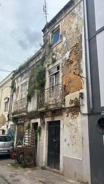 Casa antiga para reabilitar